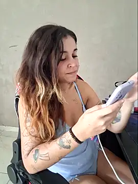 Snapshot of luuhcat09 chatting on 03/24/26, 12:21 luuhcat09 online show from 03/24/26, 12:21