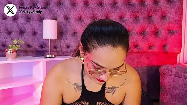 Snapshot of EMILYY_FOXY chatting on 05/17/26, 07:10 EMILYY FOXY online show from 05/17/26, 07:10