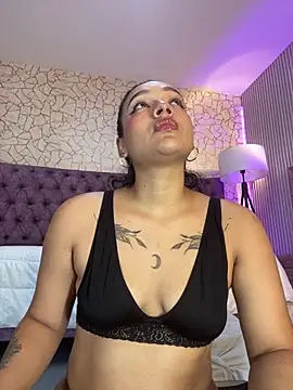 Snapshot of EMILYY_FOXY chatting on 06/28/26, 06:47 EMILYY FOXY online show from 06/28/26, 06:47
