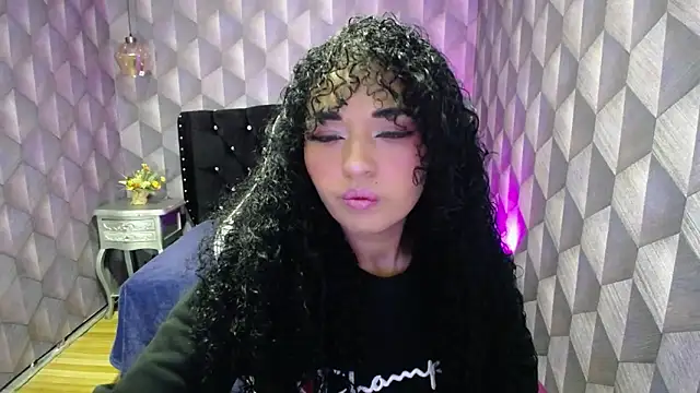 Sofiacowperx online show from 02/07/25, 01:01