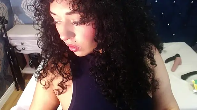 Sofiacowperx online show from 05/17/26, 06:37