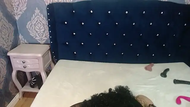 Sofiacowperx online show from 05/19/26, 01:17