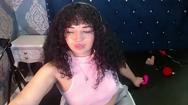 Sofiacowperx online show from 05/26/26, 01:07