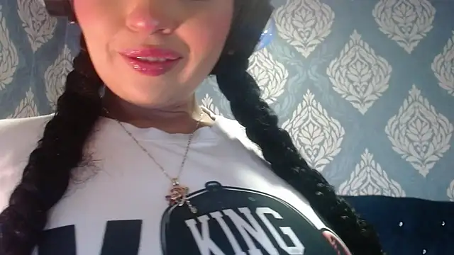 Sofiacowperx online show from 06/04/26, 09:32