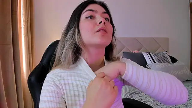 Lau Bee online show from 12/16/24, 06:49