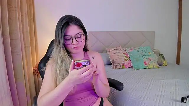 Lau Bee online show from 12/30/24, 08:36