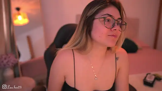 Lau Bee online show from 11/12/25, 05:57