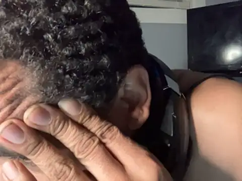 Snapshot of Tjskigh chatting on 02/19/26, 11:01 Tjskigh online show from 02/19/26, 11:01