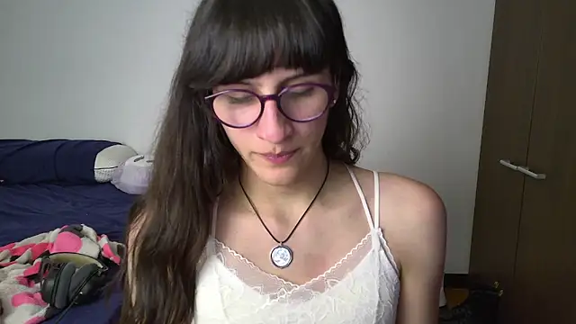 Snapshot of Alice_love29 chatting on 01/04/25, 06:09 Alice love29 online show from 01/04/25, 06:09