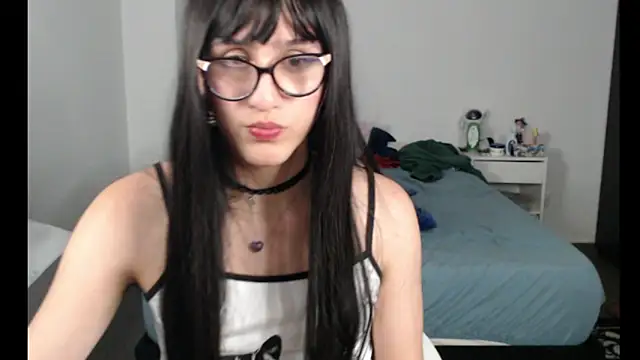 Snapshot of Alice_love29 chatting on 12/16/25, 06:51 Alice love29 online show from 12/16/25, 06:51