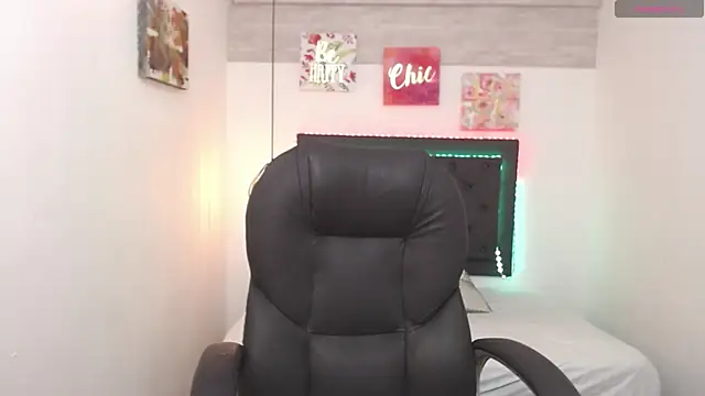 Snapshot of Nahomi-Hill chatting on 01/11/25, 09:04 Nahomi-Hill online show from 01/11/25, 09:04