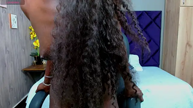 Snapshot of Nahomi-Hill chatting on 01/18/25, 11:33 Nahomi-Hill online show from 01/18/25, 11:33