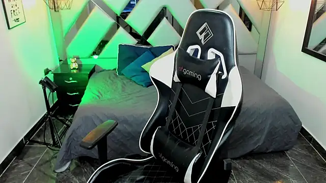 Snapshot of Nahomi-Hill chatting on 02/01/25, 11:16 Nahomi-Hill online show from 02/01/25, 11:16