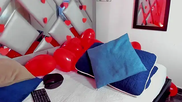 Snapshot of Nahomi-Hill chatting on 02/13/25, 09:17 Nahomi-Hill online show from 02/13/25, 09:17