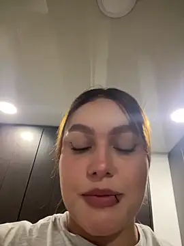 SofiaJoness  online show from 05/04/26, 08:16