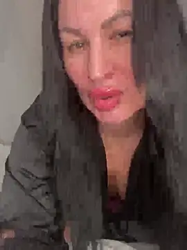 Snapshot of Helena7077 chatting on 01/17/26, 02:33 Helena7077 online show from 01/17/26, 02:33