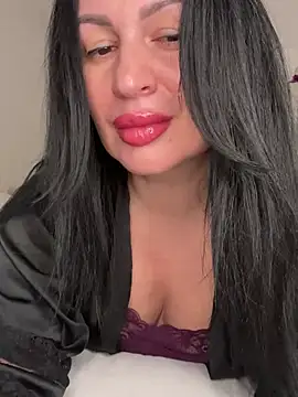 Snapshot of Helena7077 chatting on 01/18/26, 10:46 Helena7077 online show from 01/18/26, 10:46