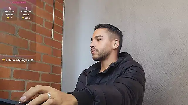 Snapshot of Leandro_valenzuela chatting on 04/06/26, 02:40 Leandro valenzuela online show from 04/06/26, 02:40