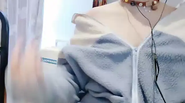 Snapshot of arena1357 chatting on 12/10/24, 04:02 arena1357 online show from 12/10/24, 04:02