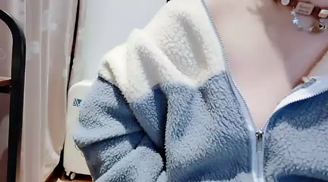 Snapshot of arena1357 chatting on 12/13/24, 06:59 arena1357 online show from 12/13/24, 06:59