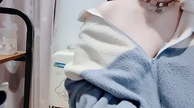 Snapshot of arena1357 chatting on 12/19/24, 02:24 arena1357 online show from 12/19/24, 02:24