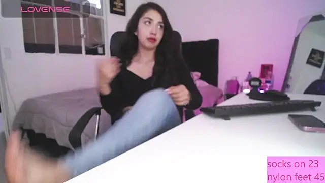 Estefany777 online show from 06/10/26, 10:08