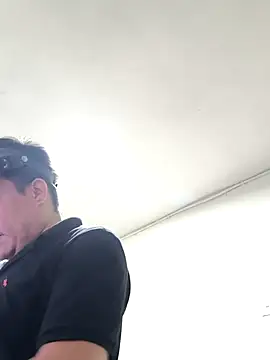 Snapshot of Jhonatan_Morales_S chatting on 02/05/25, 06:35 Jhonatan Morales S online show from 02/05/25, 06:35