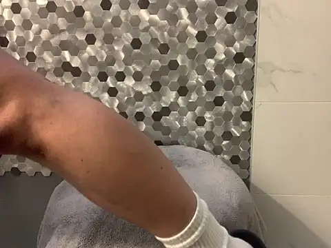 Snapshot of MiguelBlu chatting on 11/09/25, 01:31 MiguelBlu online show from 11/09/25, 01:31