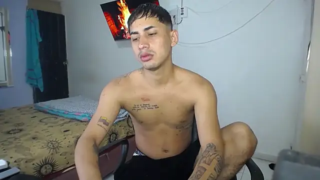 Snapshot of boy_latino_sex chatting on 03/26/26, 03:28 boy latino sex online show from 03/26/26, 03:28