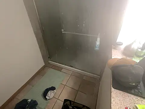 Snapshot of RuffClvb chatting on 12/06/24, 12:56 RuffClvb online show from 12/06/24, 12:56