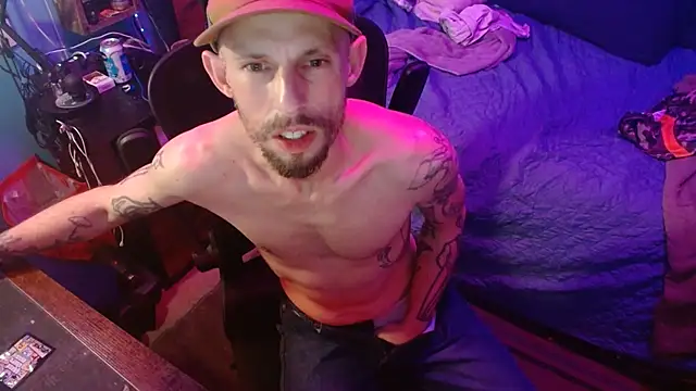 Snapshot of RuffClvb chatting on 12/18/24, 01:56 RuffClvb online show from 12/18/24, 01:56