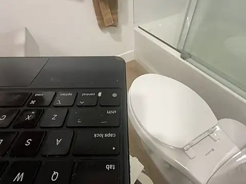 Snapshot of RuffClvb chatting on 12/24/24, 01:16 RuffClvb online show from 12/24/24, 01:16