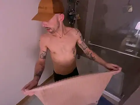 Snapshot of RuffClvb chatting on 01/28/25, 11:17 RuffClvb online show from 01/28/25, 11:17