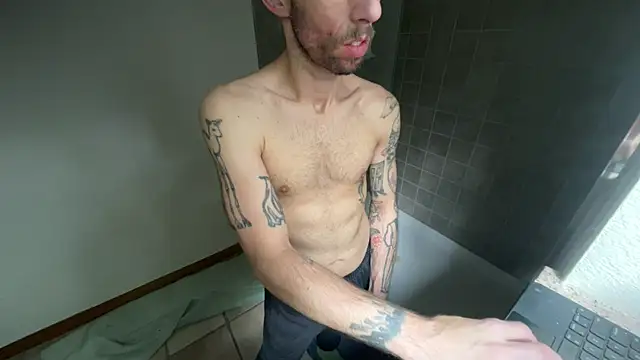 Snapshot of RuffClvb chatting on 02/02/25, 09:23 RuffClvb online show from 02/02/25, 09:23