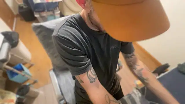 Snapshot of RuffClvb chatting on 02/19/25, 11:06 RuffClvb online show from 02/19/25, 11:06