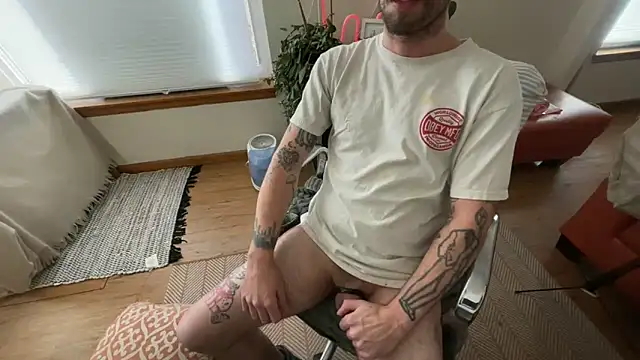 Snapshot of RuffClvb chatting on 02/04/26, 09:42 RuffClvb online show from 02/04/26, 09:42