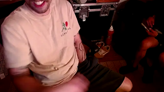 Snapshot of RuffClvb chatting on 04/05/26, 07:27 RuffClvb online show from 04/05/26, 07:27