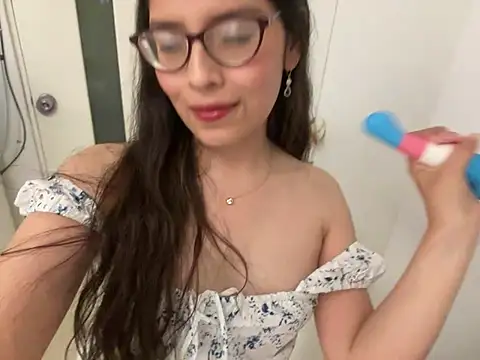 Snapshot of ForeverLola2024 chatting on 01/01/25, 06:05 ForeverLola2024 online show from 01/01/25, 06:05