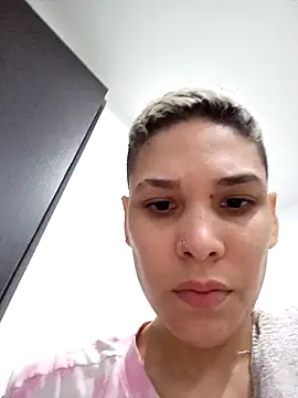 Snapshot of Charlee_pink chatting on 12/14/24, 10:28 Charlee pink online show from 12/14/24, 10:28