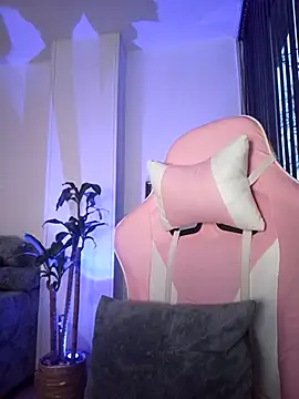 Snapshot of Charlee_pink chatting on 01/05/25, 11:01 Charlee pink online show from 01/05/25, 11:01