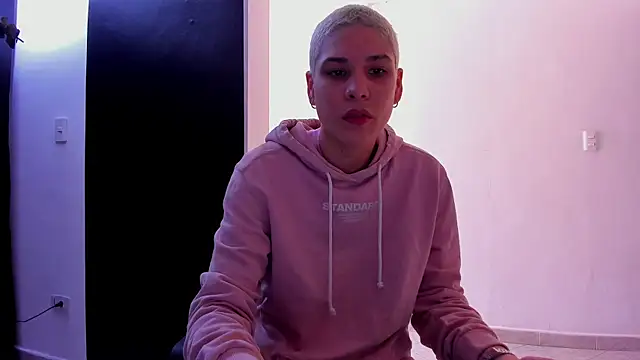 Snapshot of Charlee_pink chatting on 09/10/25, 01:44 Charlee pink online show from 09/10/25, 01:44