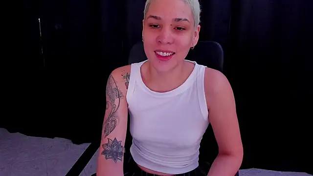 Snapshot of Charlee_pink chatting on 09/13/25, 05:57 Charlee pink online show from 09/13/25, 05:57