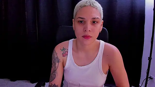 Snapshot of Charlee_pink chatting on 09/16/25, 01:12 Charlee pink online show from 09/16/25, 01:12