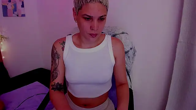 Snapshot of Charlee_pink chatting on 10/05/25, 05:00 Charlee pink online show from 10/05/25, 05:00