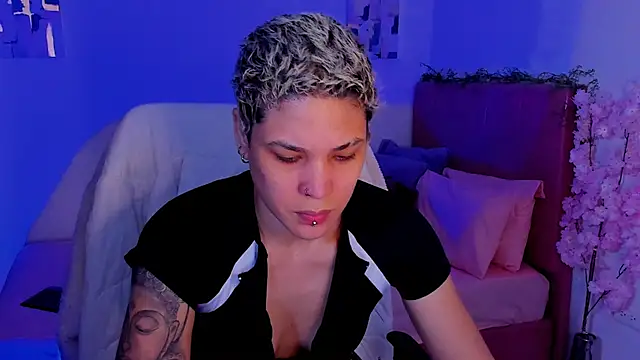 Charlee pink online show from 10/28/25, 03:14