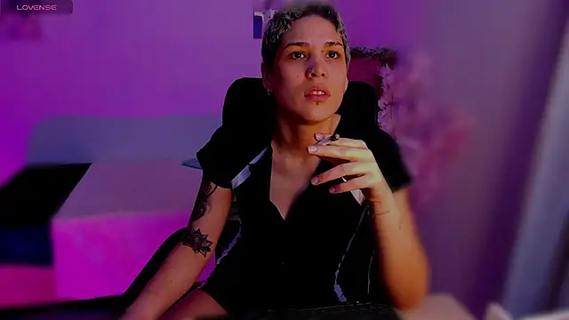 Charlee pink online show from 11/12/25, 08:52