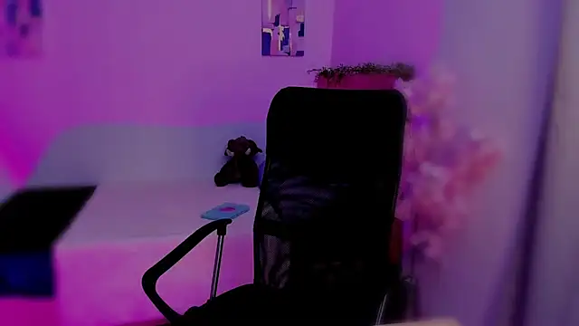 Charlee pink online show from 11/15/25, 07:21