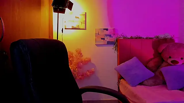 Snapshot of Charlee_pink chatting on 03/27/26, 09:58 Charlee pink online show from 03/27/26, 09:58