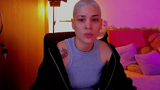 Snapshot of Charlee_pink chatting on 03/30/26, 08:32 Charlee pink online show from 03/30/26, 08:32