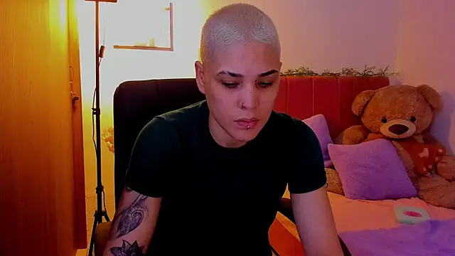 Snapshot of Charlee_pink chatting on 04/01/26, 05:21 Charlee pink online show from 04/01/26, 05:21